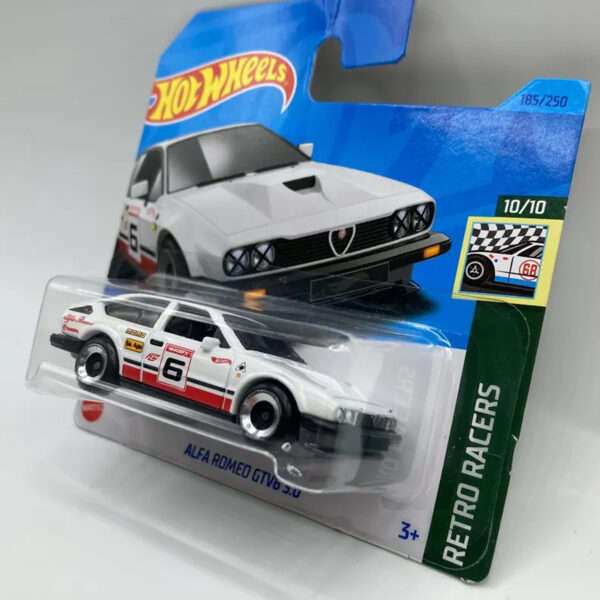 Alfa Romeo GTV6 3.0 - Coche a escala 1:64 de Hot Wheels - Imagen 2