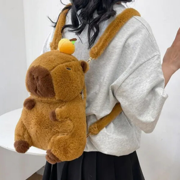 MOCHILA PELUCHE TIPO CAPIBARA - Imagen 2