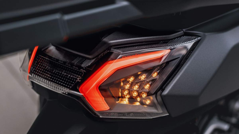 Esta moto de 300 cc quiere competir con una de las Yamaha más vendidas: menor precio y mucho equipamiento