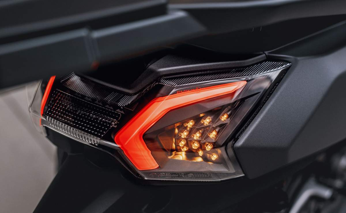 Esta moto de 300 cc quiere competir con una de las Yamaha más vendidas: menor precio y mucho equipamiento